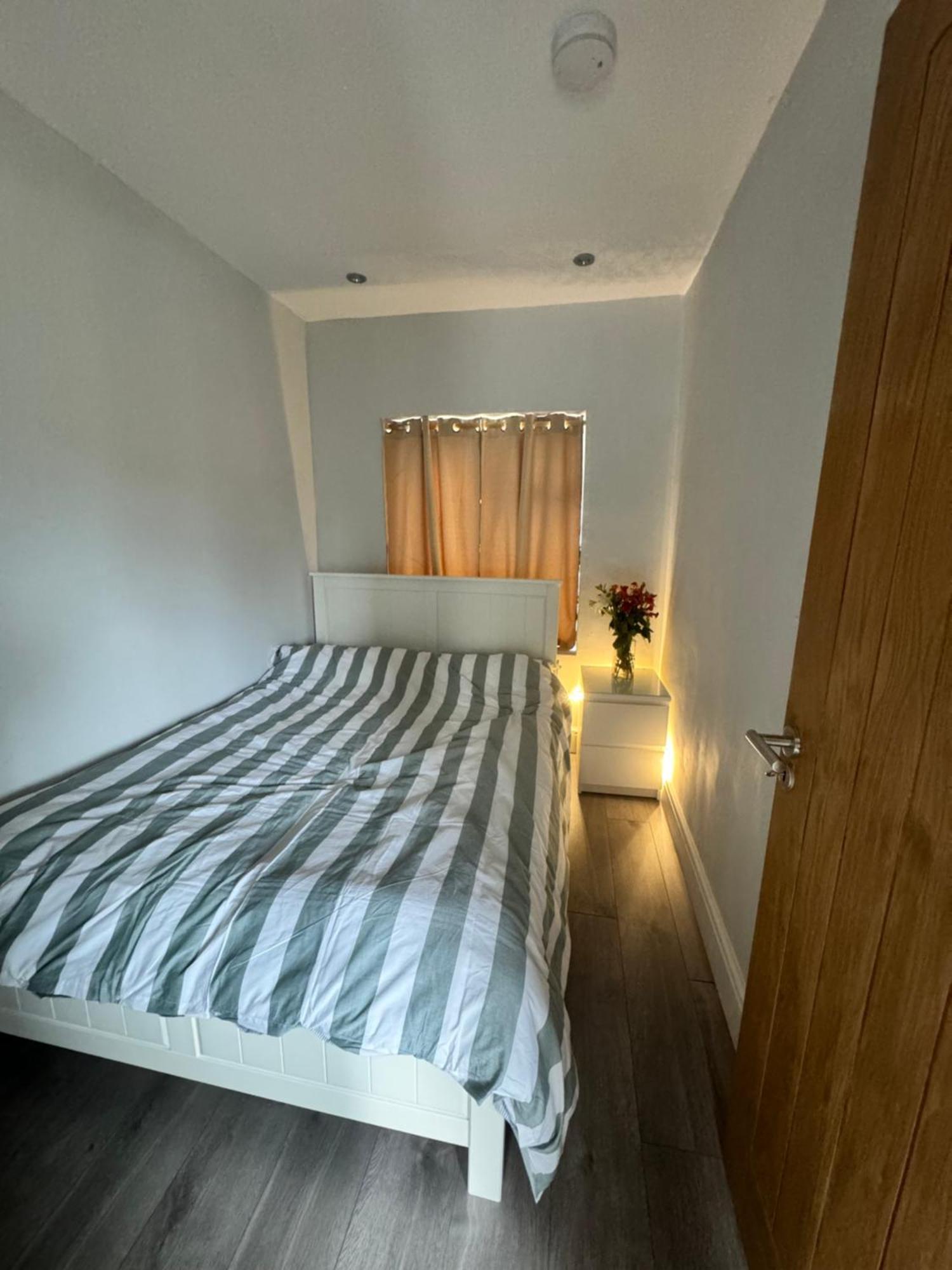 1 Bed With Kitchenette And Bathroom Oxford Exterior photo